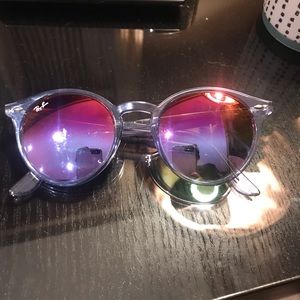 Light blue ray-bans with violet gradient mirror